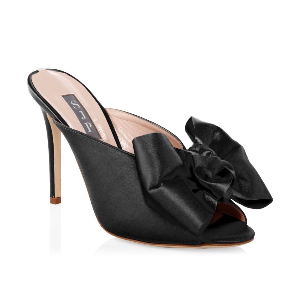 Sarah Jessica Parker black heels with bow